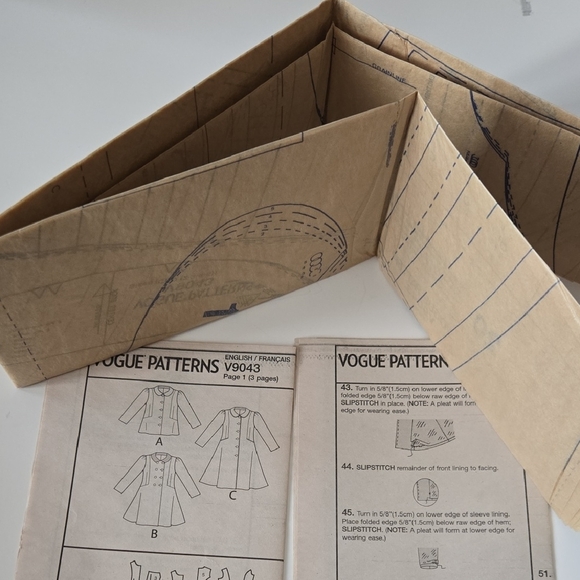 Little Vogue V9043 Sewing Pattern | 2014 | Uncut & Factory Folded - Picture 7 of 8